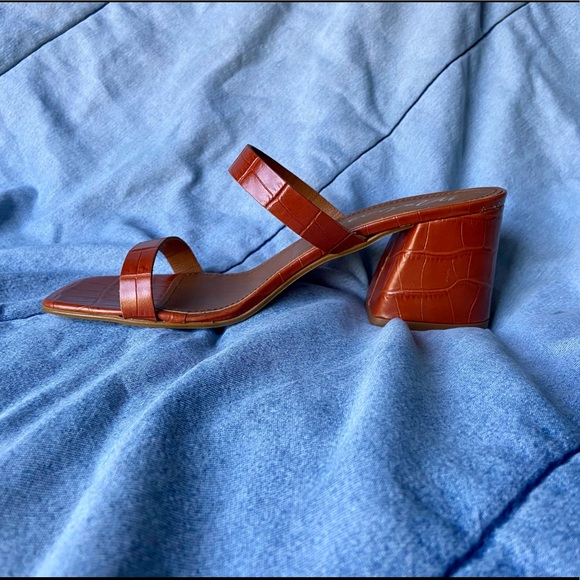 Madrid Croc Block Heel - Picture 2 of 7